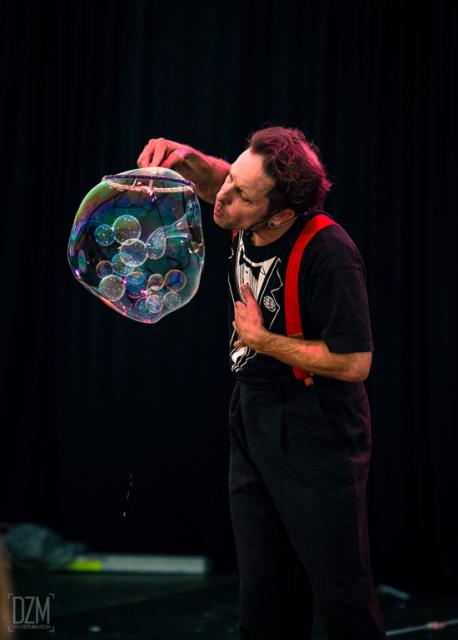 Dr Hubble's Big Bubble Show