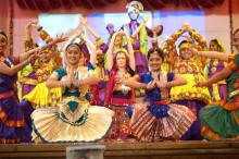 Bollywood Dancers
