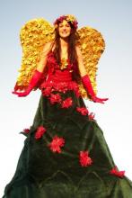 Stiltwalkers - Christmas Tree