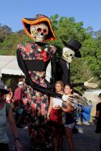 Stilts - Frida & Diego